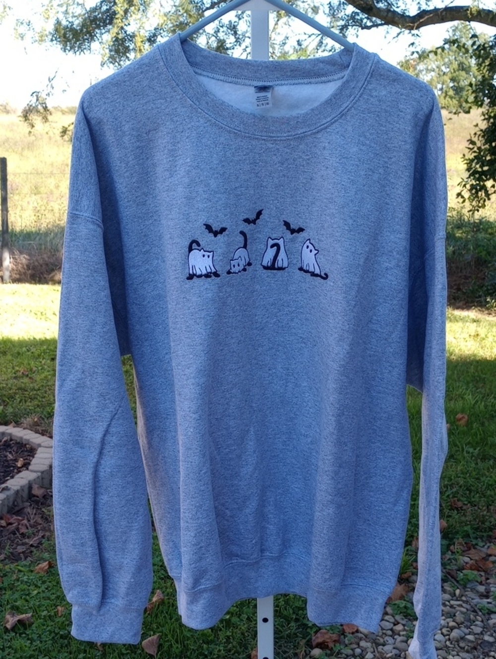 Gildan Gray  XL Sweatshirt with Embroidered Cat Ghost and Bat Graphic NWOT